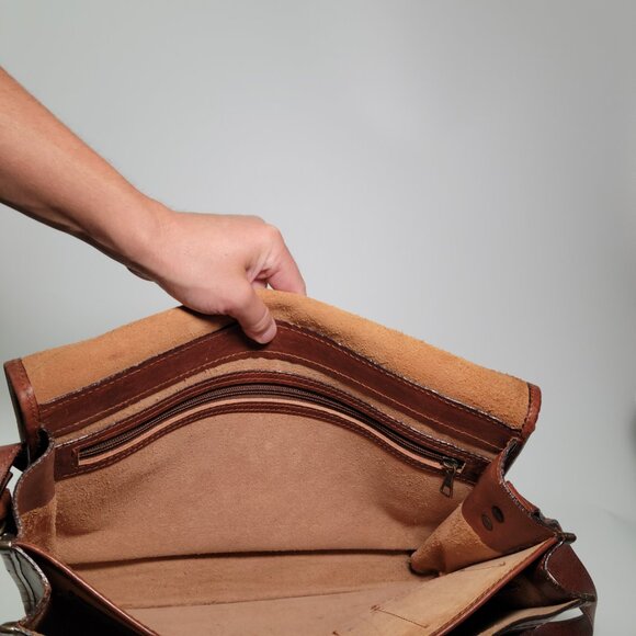Vintage Brown Italian Leather Messenger Bag Swivel Clasp - Picture 7 of 16